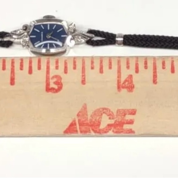 EUC- Authentic Longines-Wittnauer ladies’ wristwatch, circa 1960s–1970s. - Picture 10 of 11